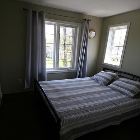 Pelican Guest House. Village Style Living. Spend Vacation Time In Eco Place! フォート・エリー エクステリア 写真