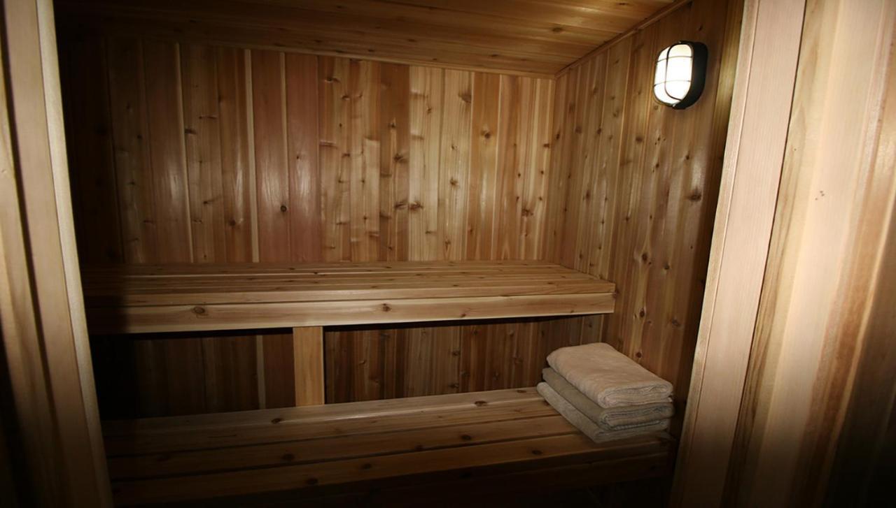 Pelican Guest House. Village Style Living. Spend Vacation Time In Eco Place! フォート・エリー エクステリア 写真